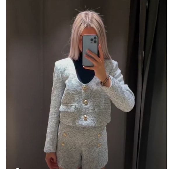 ZARA 2 PIECES MATCHING SET GOLD BUTTON TEXTURED BLAZER AND GOLD BUTTON SHORTS - Picture 2 of 12